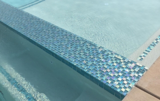 Finish Sparkle Quartz White pool step and spa edge with iridescent tile finish 2