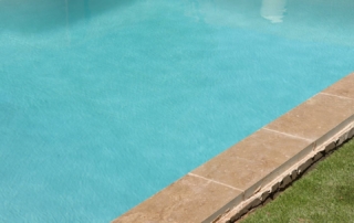 Finest Finish Sparkle Quartz White pool edge, travertine coping